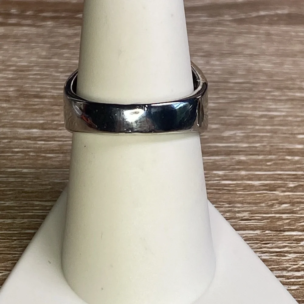 Men’s Black & Silvertone Signet Style Ring - Picture 9 of 10